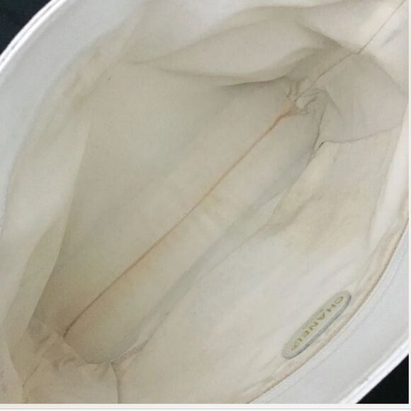 AUTHENTIC CHANEL WHITE LEATHER CC SHOULDER HANDBAG TOTE - Picture 14 of 15